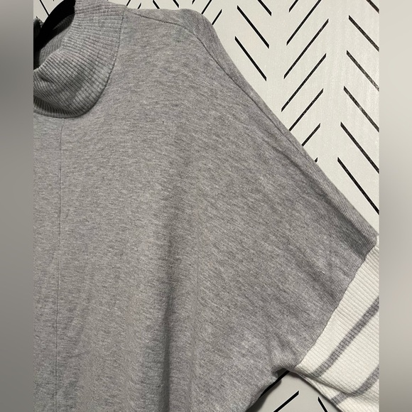 Jones New York Signature Gray Turtleneck with Striped Sleeves - Picture 3 of 11